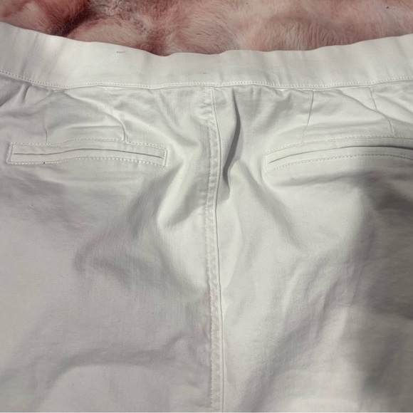 Classic White Mini Skirt - Picture 7 of 7